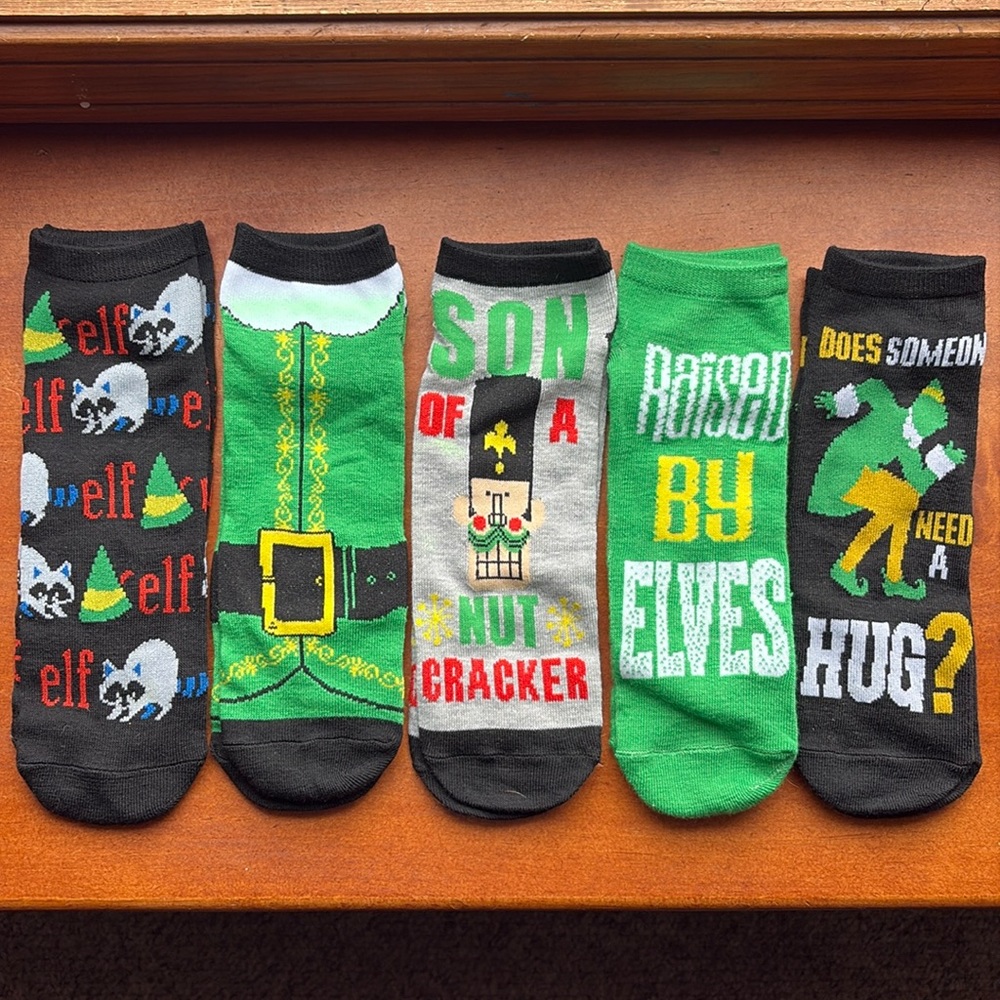 Elf movie socks NWOT